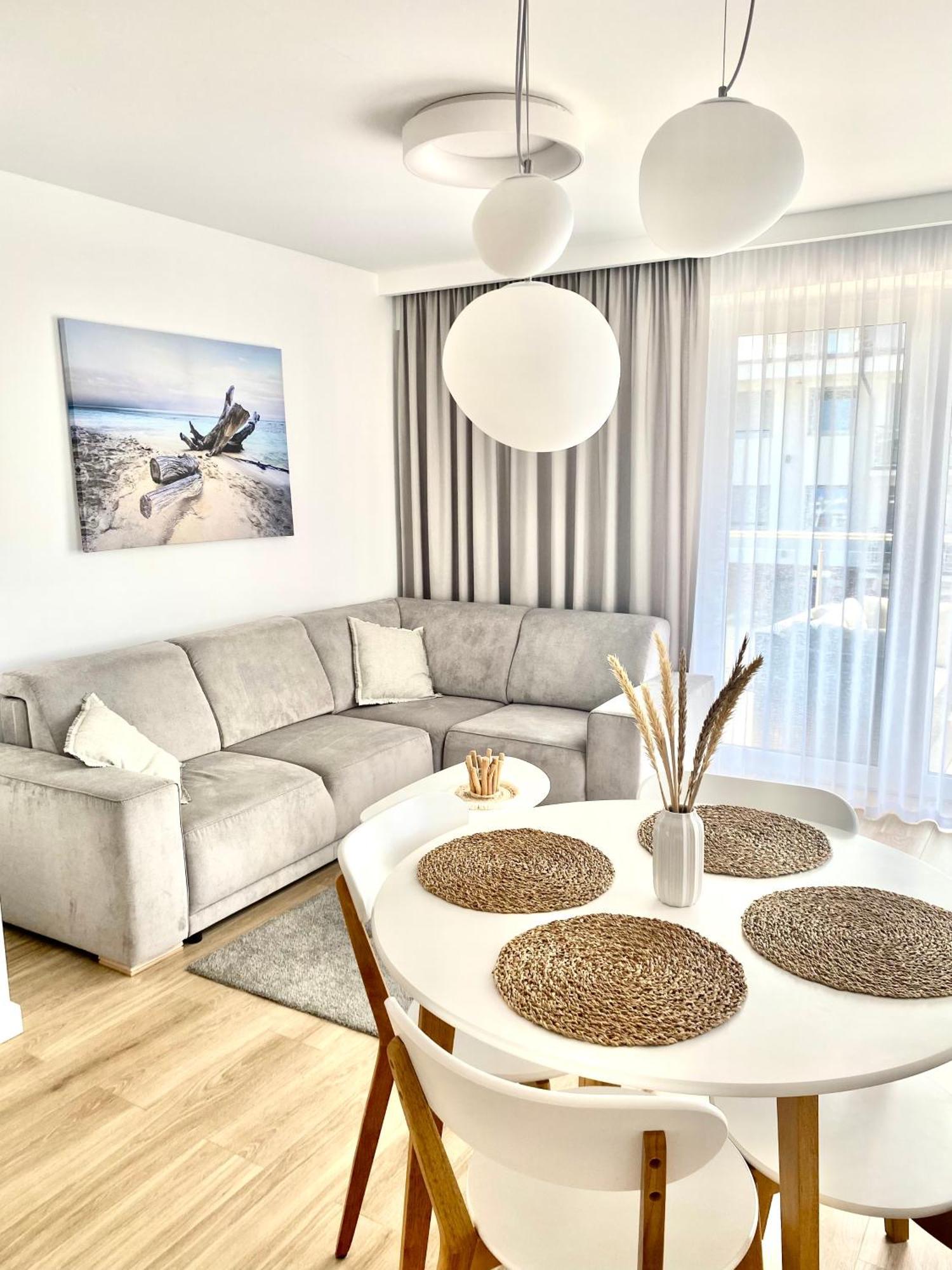 Apartament Nadmorski Z Basenem Klifowa 레왈 외부 사진